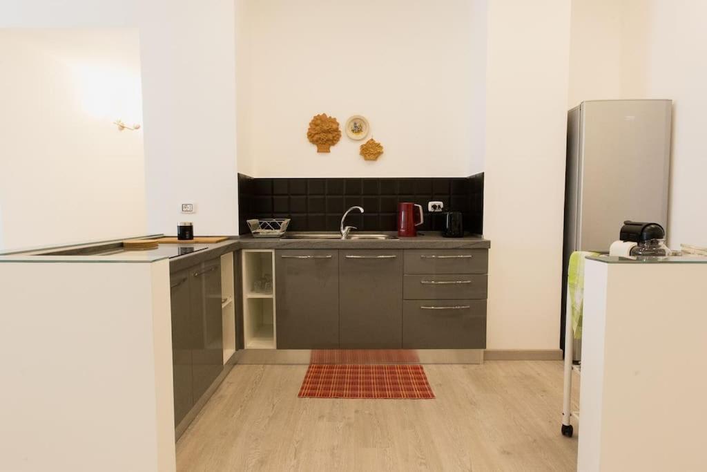 Appartamento 2 Camere Da Letto Al Politeama Palermo Bagian luar foto